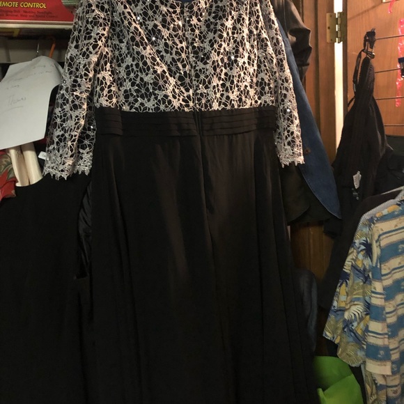 Cindy Evening Gown - 467 $80 or $70 w/offer - Picture 3 of 4